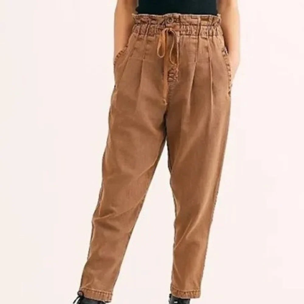 Free People Brown Paperbag Waist Tapered Pleated Pants Small High Rise Cropped